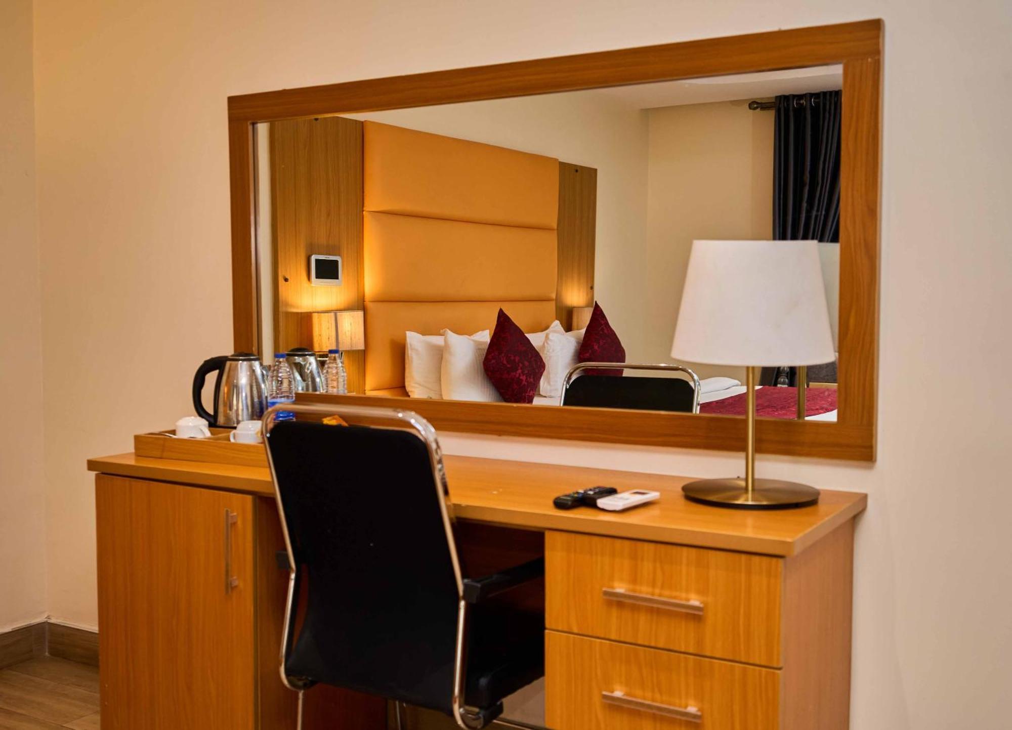 วอเตอร์เครส โฮเต็ล Hotel อีเคจา ภายนอก รูปภาพ